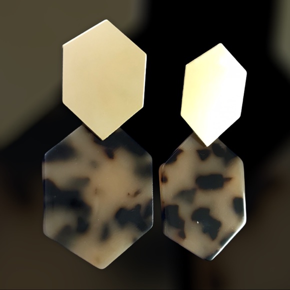 Gold Tone Acrylic Earrings - Picture 4 of 4